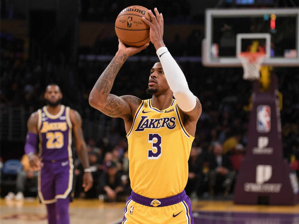 后防线的失 后防线的失